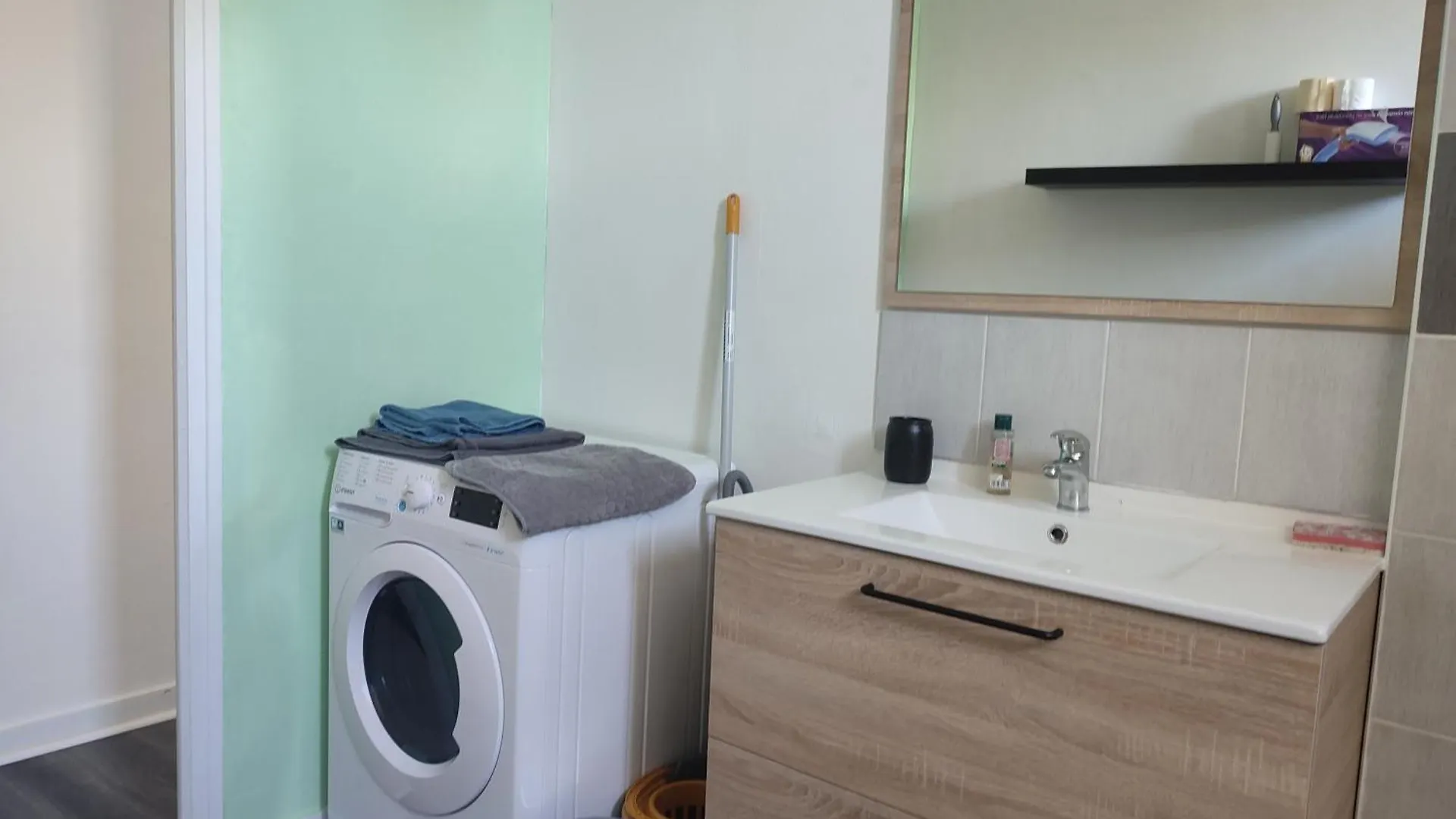 Joli T1 Avec Parking Gratuit Apartment Brest 0*,